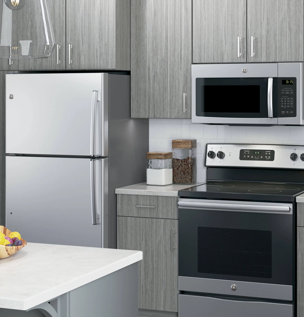 18 Cu. Ft. Stainless Top Freezer Refrigerator U807