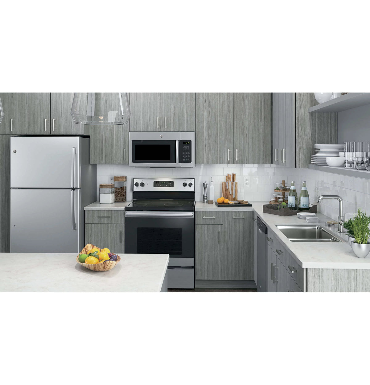 18 Cu. Ft. Stainless Top Freezer Refrigerator U807