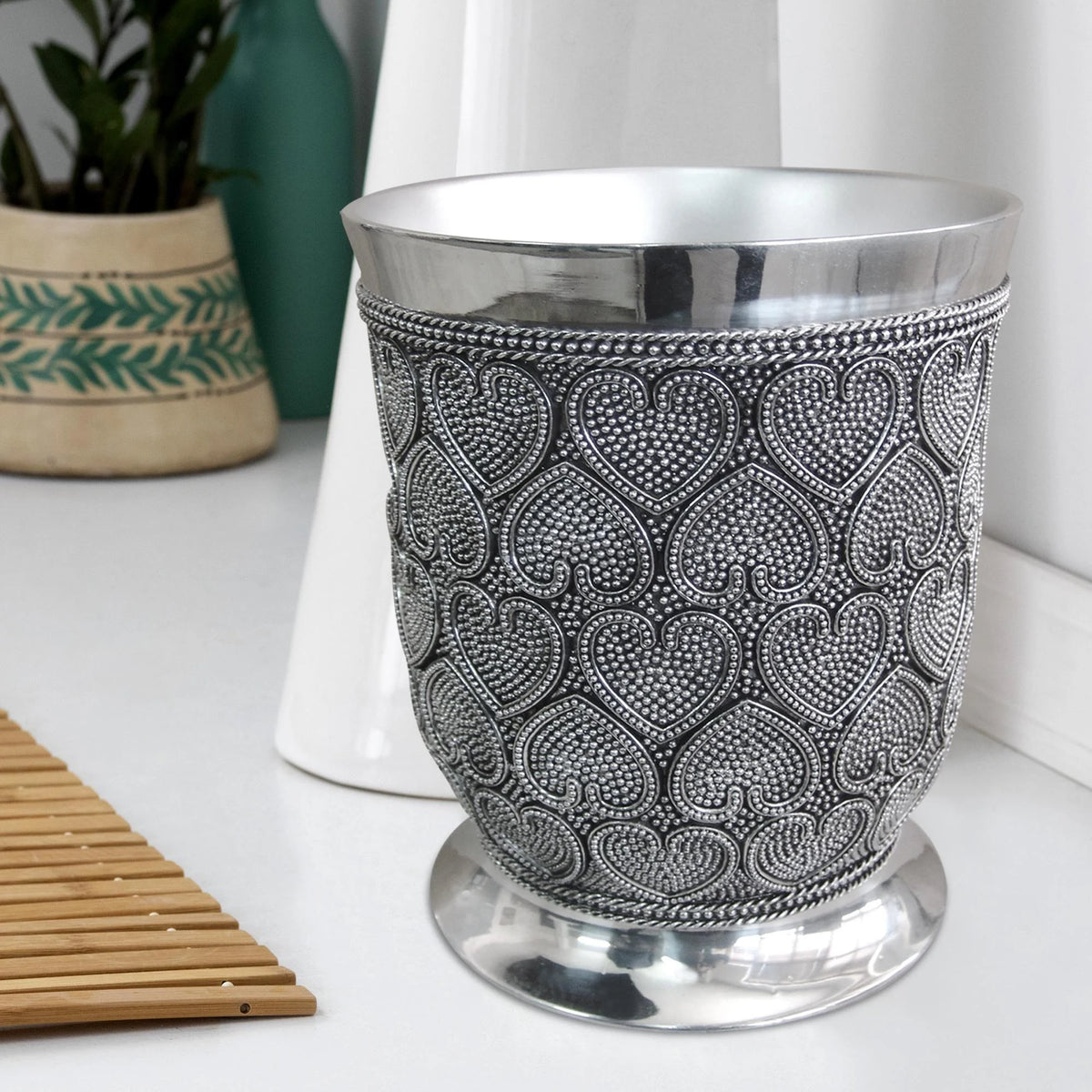 Beaded Heart Resin Decorative Trash Can B585