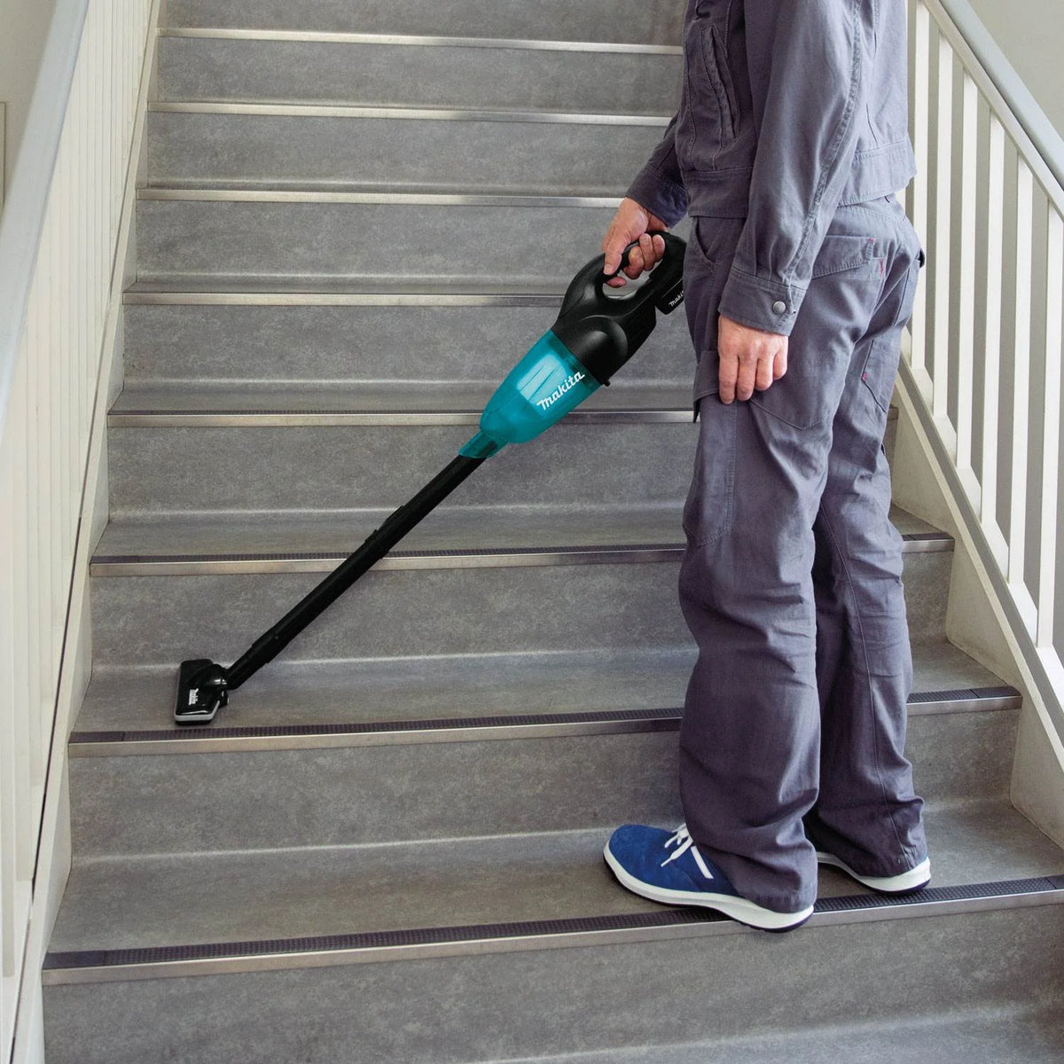 18 Volt Lithium Ion Cordless Vacuum Kit 2.0Ah O738